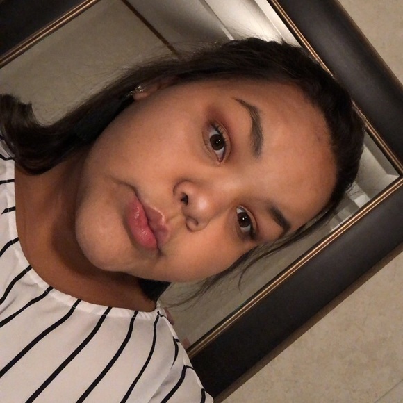 Meet your Posher, Hannah - Picture 1 of 1